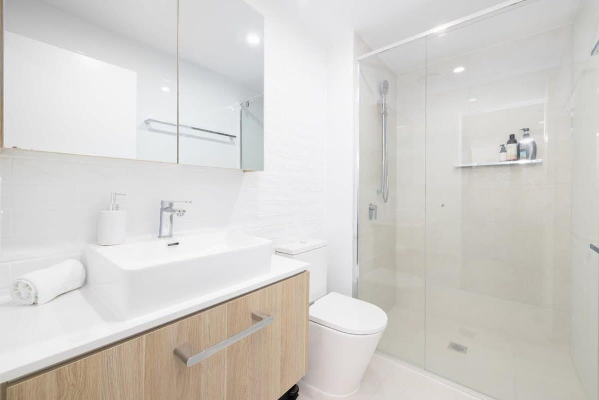 New 2br Prime Loc Stone's Throw From Train Stn Gold Coast